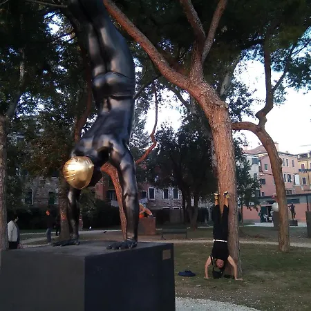 ベッド・アンド・ブレックファスト Biennale *