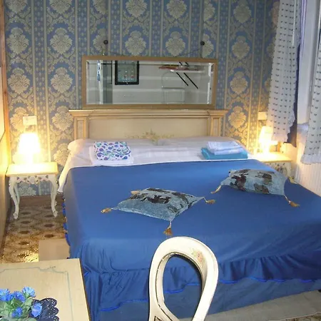 Bed & Breakfast Biennale