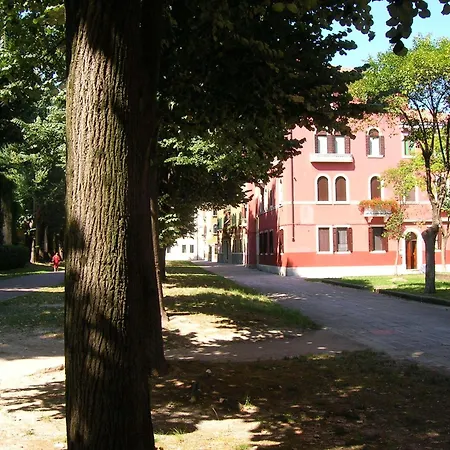 Bed & Breakfast Biennale Venice