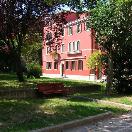Bed & Breakfast Biennale Venice