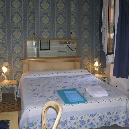Bed & Breakfast Biennale
