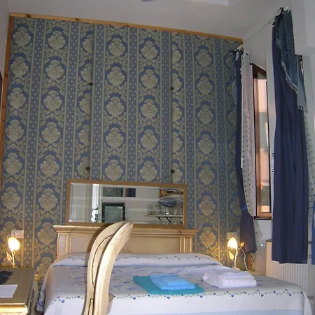 Bed & Breakfast Biennale
