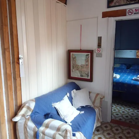 Bed & Breakfast Biennale *