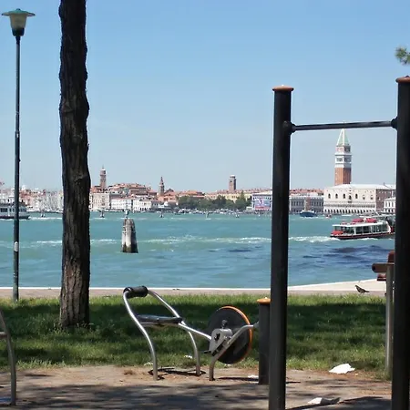 Bed & Breakfast Biennale