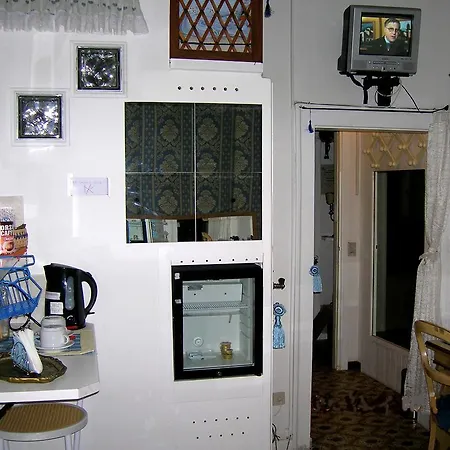Bed & Breakfast Biennale *