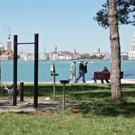 Biennale ベッド・アンド・ブレックファスト *